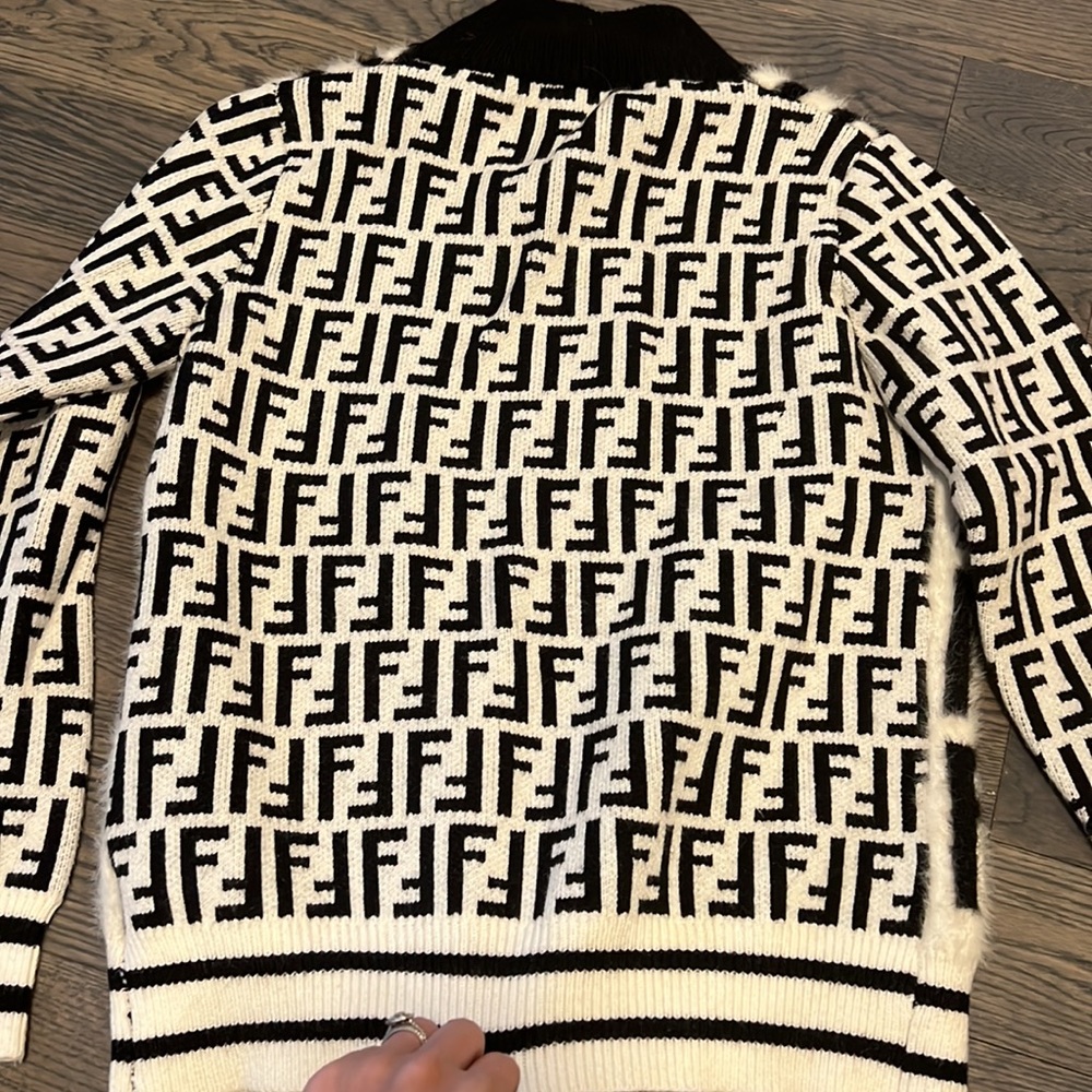 Sweater - Picture 4 of 4